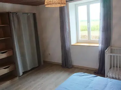 Un ou plusieurs lits dans un hébergement de l'établissement Maison au calme avec grand jardin et tout confort en Charente Limousine - FR-1-653-133