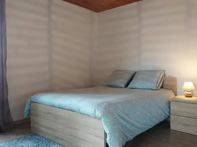 Un ou plusieurs lits dans un hébergement de l'établissement Maison au calme avec grand jardin et tout confort en Charente Limousine - FR-1-653-133