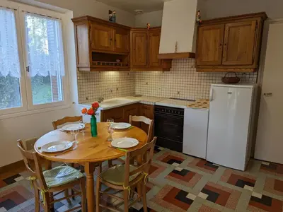 Cuisine ou kitchenette dans l'établissement Maison de plain-pied avec jardin clos, jeux enfants, vélos, animaux acceptés, proche Montbron - FR-1-653-6