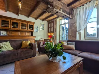 Coin salon dans l'établissement Maison indépendante en pierre, 3 chambres, WiFi et Parking près de Villefagnan - FR-1-653-47