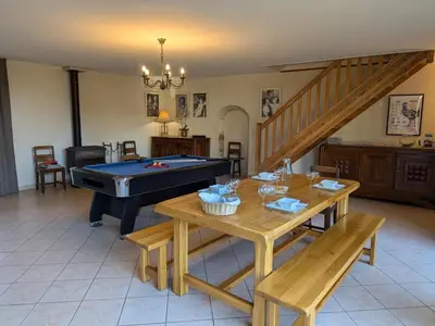 Coin salon dans l'établissement Maison indépendante en pierre, 3 chambres, WiFi et Parking près de Villefagnan - FR-1-653-47