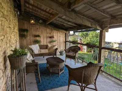 Coin salon dans l'établissement Maison indépendante en pierre, 3 chambres, WiFi et Parking près de Villefagnan - FR-1-653-47