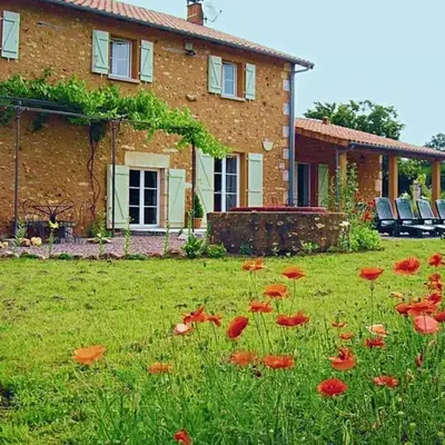 Gîte La Queue Rousse - Maison Ancienne avec Cheminée et Jardin Clôturé - FR-1-653-132