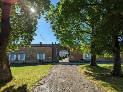 Jardin de l'établissement Gîte de charme près de Cognac avec vélos et jardin - FR-1-653-205