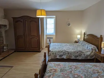 Un ou plusieurs lits dans un hébergement de l'établissement Maison rénovée près d'Angoulême avec jardin privé - FR-1-653-208