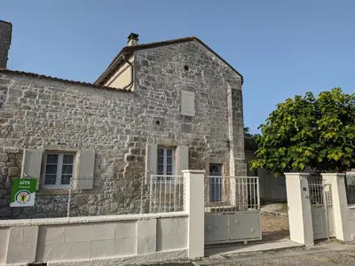 Plan de l'établissement Maison rénovée près d'Angoulême avec jardin privé - FR-1-653-208