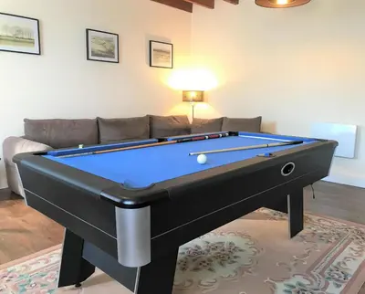 Billard dans l'établissement Gite des Roses, 30mins Puy du Fou