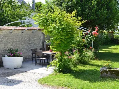 Jardin de l'établissement Gîte XVIIIe rénové avec grand jardin, au cœur du vignoble de Cognac - FR-1-653-30