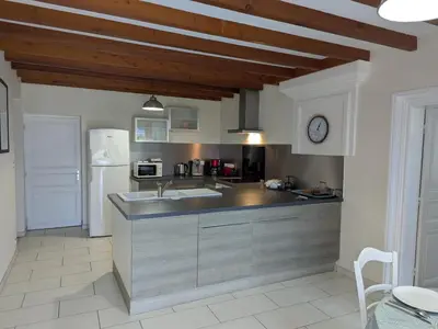 Cuisine ou kitchenette dans l'établissement Gîte XVIIIe rénové avec grand jardin, au cœur du vignoble de Cognac - FR-1-653-30