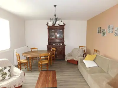 Coin salon dans l'établissement Gîte MMR 6 places avec cour clôturée 3 nuits mini