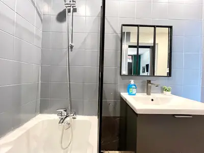 Salle de bains dans l'établissement Magnifique studio ~Hipster~ porte du Futuroscope