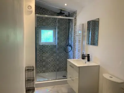 Salle de bains dans l'établissement Dugal Cottage