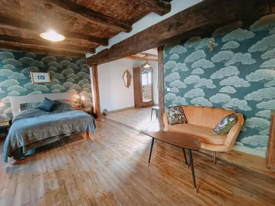 Un ou plusieurs lits dans un hébergement de l'établissement Chateau-une - a Beautiful historic medieval holiday rental.