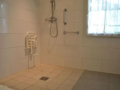 Salle de bains dans l'établissement Gîte paisible avec jardins privatifs à Cognac, proche des sentiers de randonnée, animaux acceptés - FR-1-653-178