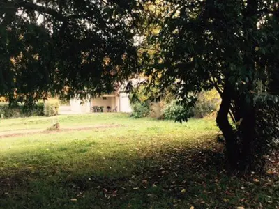 Jardin de l'établissement Gîte paisible avec jardins privatifs à Cognac, proche des sentiers de randonnée, animaux acceptés - FR-1-653-178
