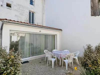 Balcon ou terrasse dans l'établissement Maison de charme 19ème rénovée proche Angoulême, idéale famille, équipement complet, animaux acceptés - FR-1-653-181