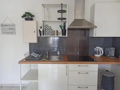 Cuisine ou kitchenette dans l'établissement Faubourg de la Cueille - Aux portes du Futuroscope