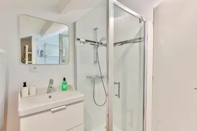 Salle de bains dans l'établissement Le Mimosa #Netflix #Centre-ville