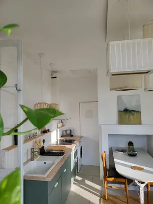 Cuisine ou kitchenette dans l'établissement Appartement La verrerie, terrasse et jardinet