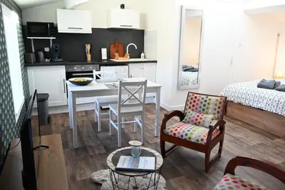 Cuisine ou kitchenette dans l'établissement L'orchidée #Hyper-centre #Marché couvert