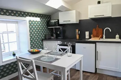 Cuisine ou kitchenette dans l'établissement L'orchidée #Hyper-centre #Marché couvert