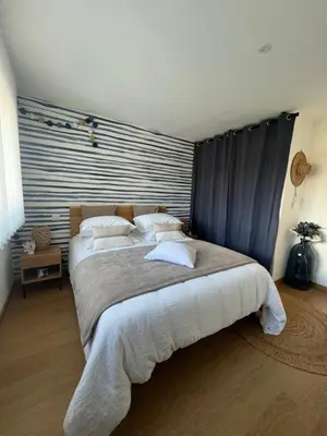 Un ou plusieurs lits dans un hébergement de l'établissement Suites by Aix Keys avec jacuzzi privatif 5 min des plages Fouras