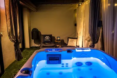 Spa ou équipements de bien-être de l'établissement Suites by Aix Keys avec jacuzzi privatif 5 min des plages Fouras