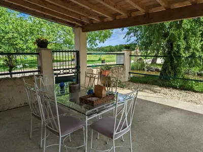 Balcon ou terrasse dans l'établissement Maison Charentaise avec Cheminée, Jardin et Animaux acceptés - FR-1-653-221