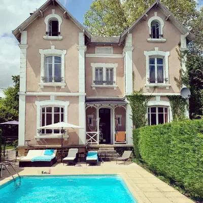 Piscine de l'établissement Villa Sleeps 8 with Pool and Hot Tub ou située à proximité