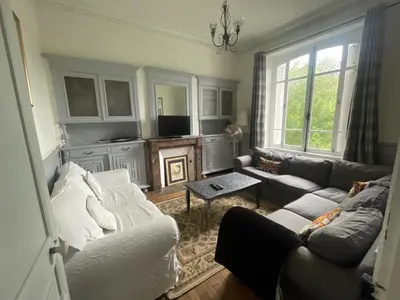 Télévision ou salle de divertissement dans l'établissement Villa Sleeps 8 with Pool and Hot Tub