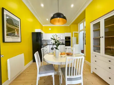 Cuisine ou kitchenette dans l'établissement L'Amiral T3 de 100m2 tout neuf