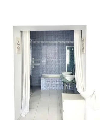 Salle de bains dans l'établissement Maison de ville confortable avec piscine