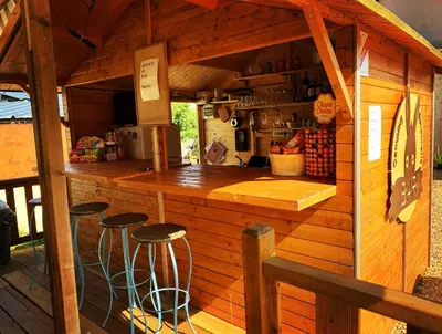 Cuisine ou kitchenette dans l'établissement Camping de la ferme aux ânesses, Mobil Home Câline