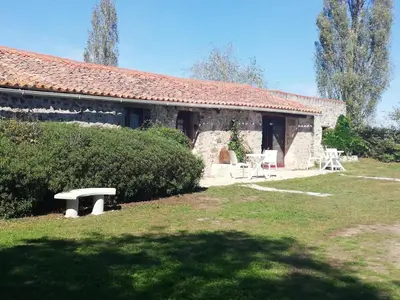 Jardin de l'établissement AUBERGE LA BOUCHOLIERE