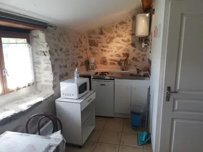 Cuisine ou kitchenette dans l'établissement AUBERGE LA BOUCHOLIERE