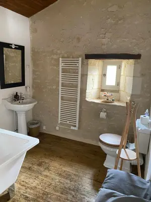 Salle de bains dans l'établissement La Maison du Commandeur