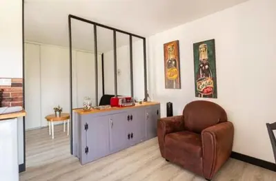 Coin salon dans l'établissement Adorable gîte au calme