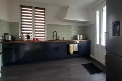 Cuisine ou kitchenette dans l'établissement 3-Bed House - Sleeps 6 - Garden Balcony Parking