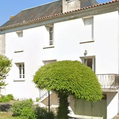 3-Bed House - Sleeps 6 - Garden Balcony Parking