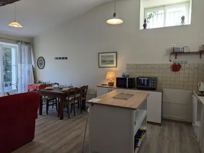 Cuisine ou kitchenette dans l'établissement Charmant gîte à Torsac avec terrasse, animaux acceptés - FR-1-653-82