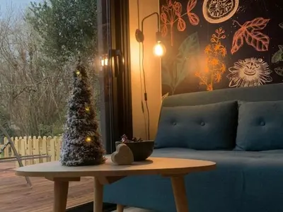 Coin salon dans l'établissement L'endroit : Studio de jardin adapté PMR 40m2