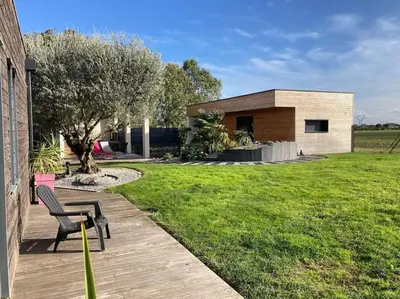 Jardin de l'établissement Adorable Studio d'hôte zen et paisible