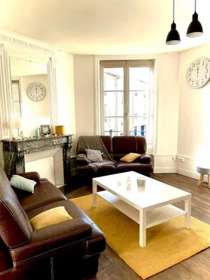 Coin salon dans l'établissement Le Repos Poitevin Studio Atypique