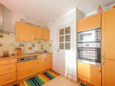 Cuisine ou kitchenette dans l'établissement Duplex 4 pièces, balcon, 6 pers, Châtelaillon-Plage, Wi-Fi - FR-1-258-204