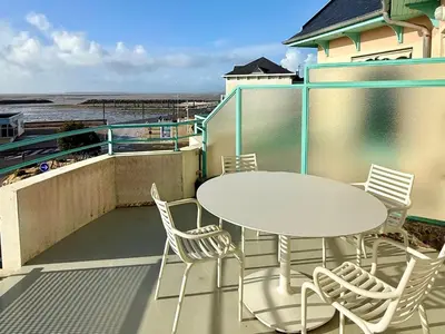 Balcon ou terrasse dans l'établissement Duplex 4 pièces, balcon, 6 pers, Châtelaillon-Plage, Wi-Fi - FR-1-258-204