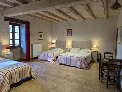 Un ou plusieurs lits dans un hébergement de l'établissement Ancien Moulin Rénové avec Piscine et Jardin, Idéal Familles, Vignobles du Cognac - FR-1-653-88