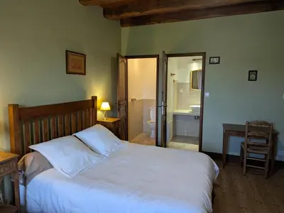 Un ou plusieurs lits dans un hébergement de l'établissement Ancien Moulin Rénové avec Piscine et Jardin, Idéal Familles, Vignobles du Cognac - FR-1-653-88