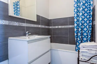 Salle de bains dans l'établissement MYAPPARTLAROCHELLE
