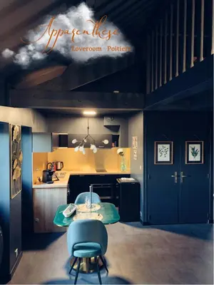 Cuisine ou kitchenette dans l'établissement Apparenthèse Love Room Jacuzzi Sauna
