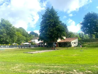 Jardin de l'établissement Camping Moulin du Pommier